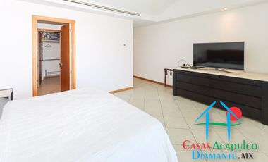 Departamento de playa completamente reparado. Con terraza y vista al mar