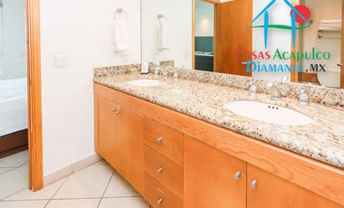Departamento de playa completamente reparado. Con terraza y vista al mar