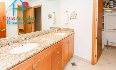 Departamento de playa completamente reparado. Con terraza y vista al mar