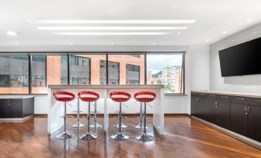 Reserve un lugar para coworking o un escritorio disponible según el orden de llegada en Av. Chile Tower A, Bogota