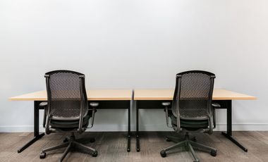 Reserve un lugar para coworking o un escritorio disponible según el orden de llegada en Av. Chile Tower A, Bogota