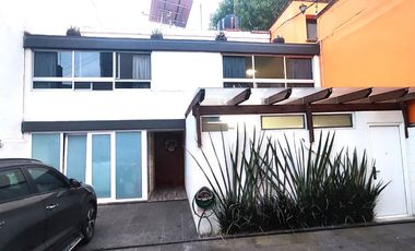 VENTA  CASA CALLE  IXCATEOPAN COLONIA SANTA CRUZ ATOYAC BENITO JUAREZ CDMX.