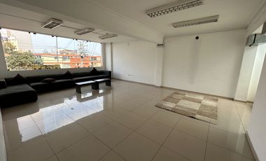 ALQUILO LOCAL COMERCIAL EN AV ARAMBURÚ SAN ISIDRO