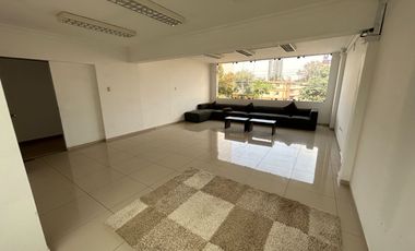 ALQUILO LOCAL COMERCIAL EN AV ARAMBURÚ SAN ISIDRO