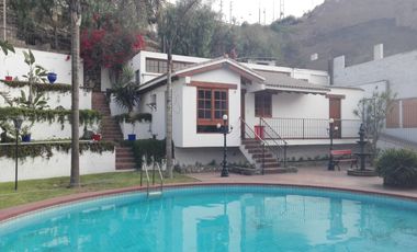 VENDO CASA CON PISCINA CERCA A MOLINA PLAZA – LA MOLINA