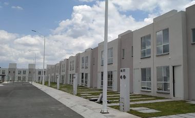 Casa de 2 recámaras en Villas de la Estancia a 8 minutos del Pueblito Querétaro