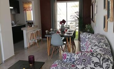 Casa de 2 recámaras en Villas de la Estancia a 8 minutos del Pueblito Querétaro