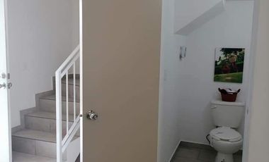 Casa de 2 recámaras en Villas de la Estancia a 8 minutos del Pueblito Querétaro