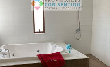 CASA ESTILO MEDITERRÁNEA EN CONDOMINIO SEGURO EN LOMAS DE LO AGUIRRE