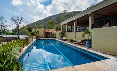 Preciosa casa en la seguridad de villas del tepalo!