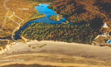 TERRENO A PIE DE LA PLAYA LAS GARZAS A POCOS MINUTOS DE HUATULCO.