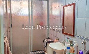 Leon Propiedades vende casa en sitio, en Av. Ambrosio O’Higgins, Curacavi.