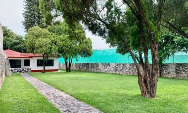 VENDO BONITA CASA CON ALBERCA EN TETELCINGO CUAUTLA MORELOS