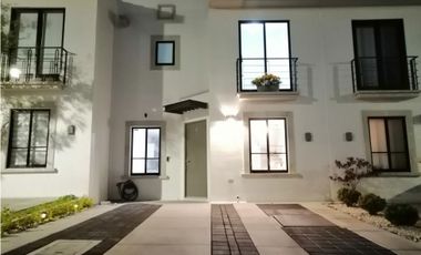 Venta, Casa bonita y lista para habitar en condominio dentro de Zákia Queretaro