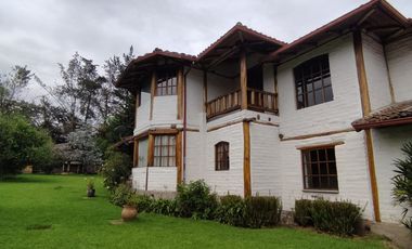 VENTA HERMOSA CASA INDEPENDIENTE LA ARMENIA SECTOR CONOCOTO