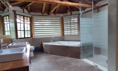 VENTA HERMOSA CASA INDEPENDIENTE LA ARMENIA SECTOR CONOCOTO