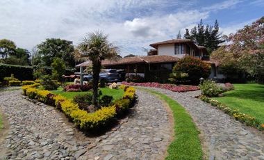 VENTA HERMOSA CASA INDEPENDIENTE LA ARMENIA SECTOR CONOCOTO