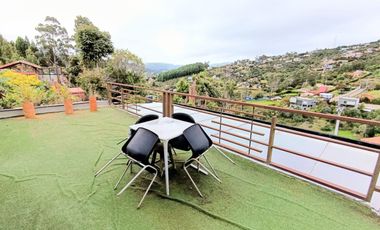 LA CALERA- ESPECTACULAR CASA ALTO DE PATIOS