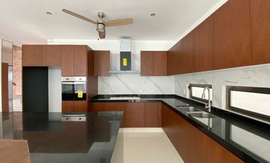 Casa Renta Residencial aqua 4 recámaras con estudio
