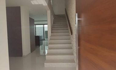 Casa Renta Residencial aqua 4 recámaras con estudio