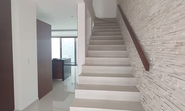 Casa Renta Residencial aqua 4 recámaras con estudio