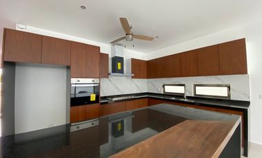 Casa Renta Residencial aqua 4 recámaras con estudio