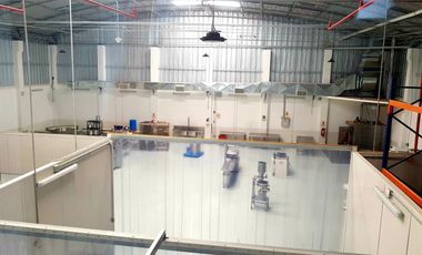 Excelente local en parque industrial Macropolis 1060 m2