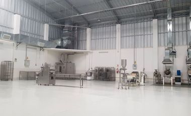 Excelente local en parque industrial Macropolis 1060 m2