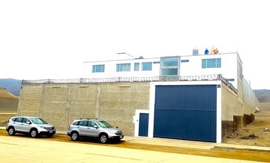 Excelente local en parque industrial Macropolis 1060 m2