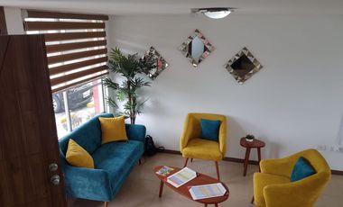 EN CALDERON SE VENDE CASA DE DOS PLANTAS