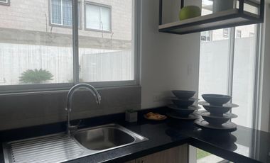 EN CALDERON SE VENDE CASA DE DOS PLANTAS