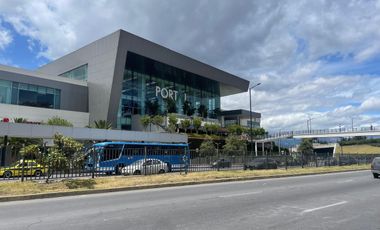 EN CALDERON SE VENDE CASA DE DOS PLANTAS