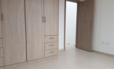 EN CALDERON SE VENDE CASA DE DOS PLANTAS