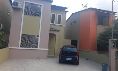 Casa en venta en Urbanización La Joya, Daule - Totalmente Renovada