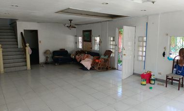 276 Sqm Lot Area, 7 BR, 3 T&B, 3 toilets, 2 carpark - RUSH Sale Metrovilla Valenzuela City