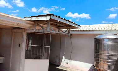 276 Sqm Lot Area, 7 BR, 3 T&B, 3 toilets, 2 carpark - RUSH Sale Metrovilla Valenzuela City