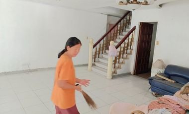 276 Sqm Lot Area, 7 BR, 3 T&B, 3 toilets, 2 carpark - RUSH Sale Metrovilla Valenzuela City