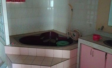 276 Sqm Lot Area, 7 BR, 3 T&B, 3 toilets, 2 carpark - RUSH Sale Metrovilla Valenzuela City