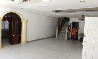 276 Sqm Lot Area, 7 BR, 3 T&B, 3 toilets, 2 carpark - RUSH Sale Metrovilla Valenzuela City