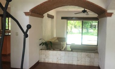 CLUB DE GOLF LA CEIBA  VENTA DE CASA FRENTE AL CAMPO DE GOLF CON EXCELENTE PRECIO!
