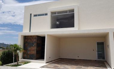 VENTA casa de 3 recamaras en Lomas de Angelopolis, P. Tlaxcala con jardín