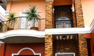 ReaHouse & Lot For Sale with 5 Bedrooms and 2 Car Garage in Filinvest Quezon City PH2607