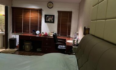For Sale: 3-Bedroom Townhouse with Parking in A. Santos, Manila