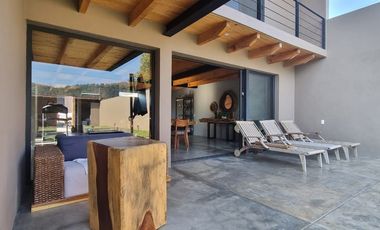 MODERNA CASA EN VENTA, VALLE DE BRAVO