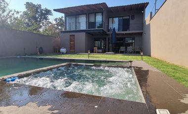 MODERNA CASA EN VENTA, VALLE DE BRAVO