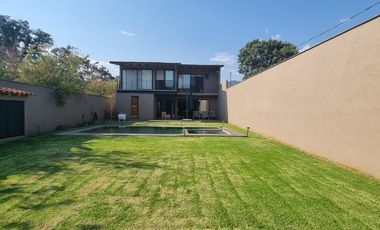 MODERNA CASA EN VENTA, VALLE DE BRAVO