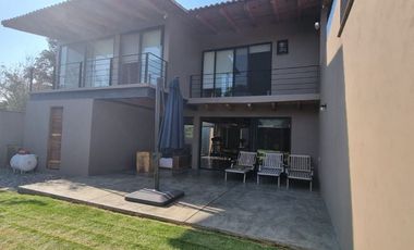 MODERNA CASA EN VENTA, VALLE DE BRAVO