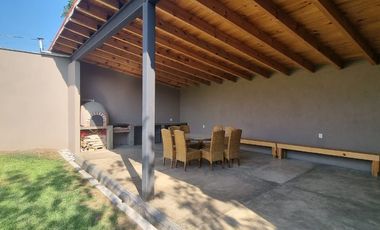 MODERNA CASA EN VENTA, VALLE DE BRAVO