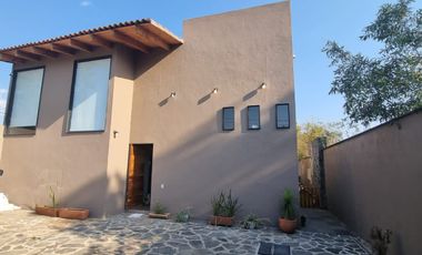 MODERNA CASA EN VENTA, VALLE DE BRAVO