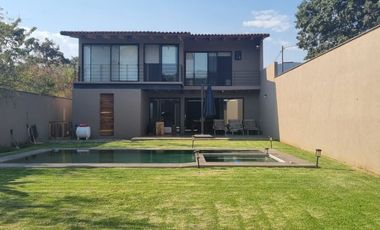 MODERNA CASA EN VENTA, VALLE DE BRAVO